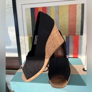 Toms wedged sandals